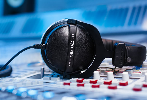 O(jin) (tng)C(j)DT770 PRO